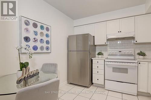 605 - 2627 Mccowan Road, Toronto (Agincourt North), ON - Indoor Photo Showing Kitchen