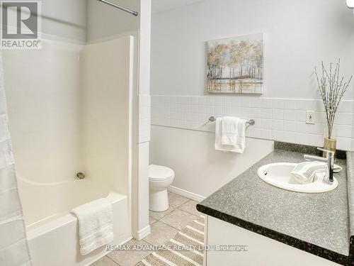 9 - 100 Stroud Crescent, London, ON - Indoor Photo Showing Bathroom