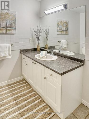 9 - 100 Stroud Crescent, London, ON - Indoor Photo Showing Bathroom