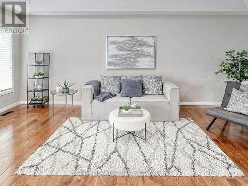 9 - 100 Stroud Crescent, London, ON - Indoor Photo Showing Living Room