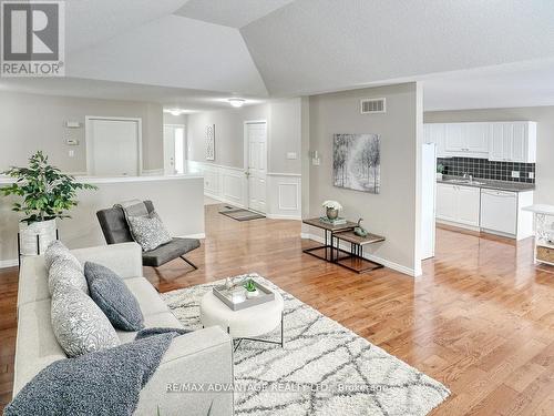 9 - 100 Stroud Crescent, London, ON - Indoor Photo Showing Living Room