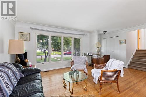 490 Dormar, Windsor, ON - Indoor Photo Showing Living Room