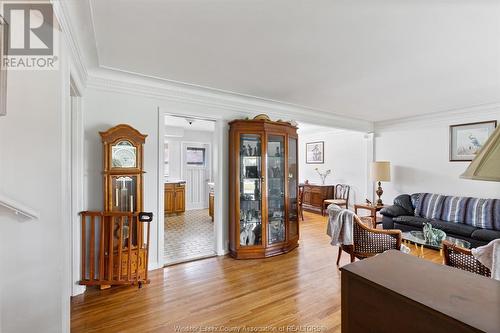 490 Dormar, Windsor, ON - Indoor Photo Showing Living Room