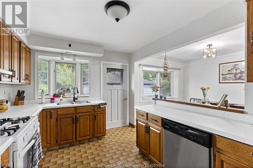 490 Dormar, Windsor, ON - Indoor Photo Showing Kitchen With Double Sink