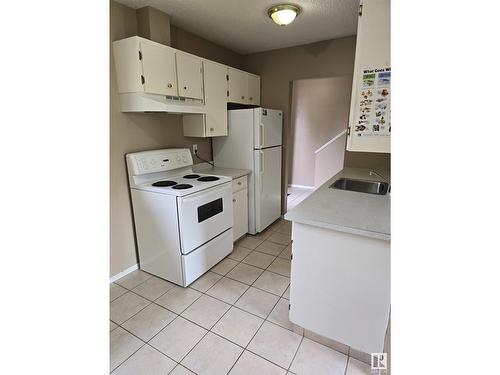 8269 29 Av Nw, Edmonton, AB - Indoor Photo Showing Kitchen