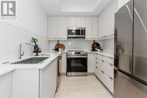 215 - 1 Hume Street, Collingwood, ON - Indoor Photo Showing Kitchen With Stainless Steel Kitchen With Upgraded Kitchen