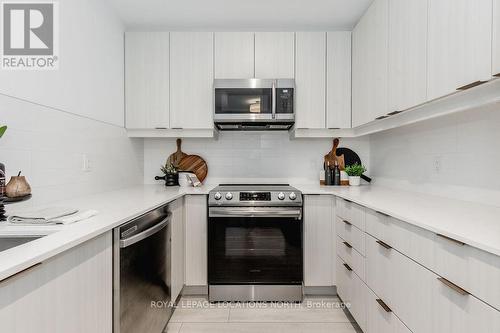 215 - 1 Hume Street, Collingwood, ON - Indoor Photo Showing Kitchen