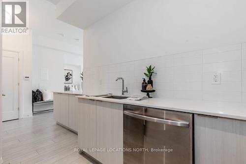 215 - 1 Hume Street, Collingwood, ON - Indoor Photo Showing Kitchen