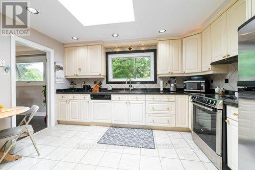 22 Glen Meadow Court, Toronto (Islington-City Centre West), ON - Indoor Photo Showing Kitchen