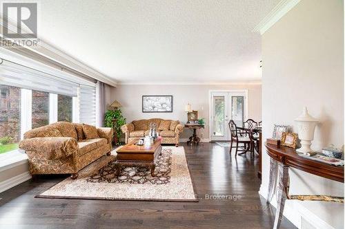 22 Glen Meadow Court, Toronto (Islington-City Centre West), ON - Indoor Photo Showing Living Room