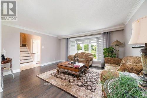 22 Glen Meadow Court, Toronto (Islington-City Centre West), ON - Indoor Photo Showing Living Room