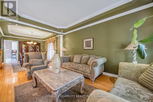 5 Summershade Street, Brampton, ON - Indoor Photo Showing Living Room