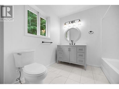 5292 Kallum Drive, 108 Mile Ranch, BC - Indoor Photo Showing Bathroom