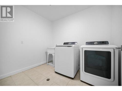 5292 Kallum Drive, 108 Mile Ranch, BC - Indoor Photo Showing Laundry Room