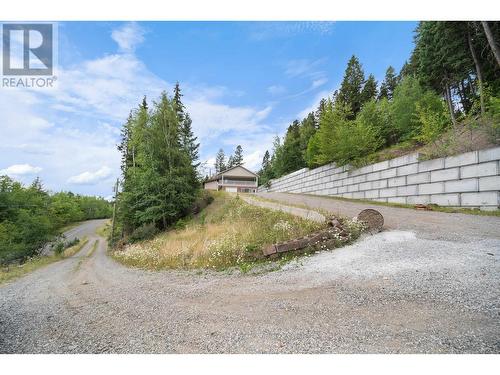 5292 Kallum Drive, 108 Mile Ranch, BC - Outdoor