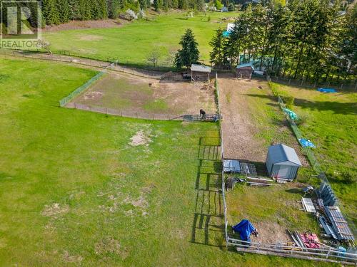 948 Bridgeview Road, Castlegar, BC - Outdoor With Deck Patio Veranda