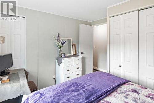 948 Bridgeview  Road, Castlegar, BC - Indoor Photo Showing Bedroom