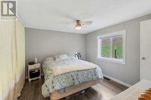 948 Bridgeview  Road, Castlegar, BC - Indoor Photo Showing Bedroom