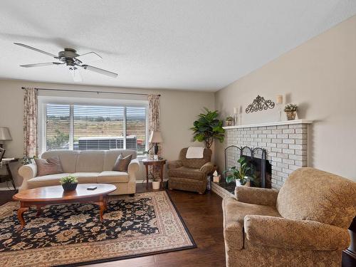 1747 Old Ferry Road, Kamloops, BC - Indoor Photo Showing Living Room With Fireplace