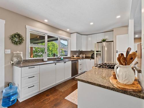 1747 Old Ferry Road, Kamloops, BC - Indoor Photo Showing Kitchen