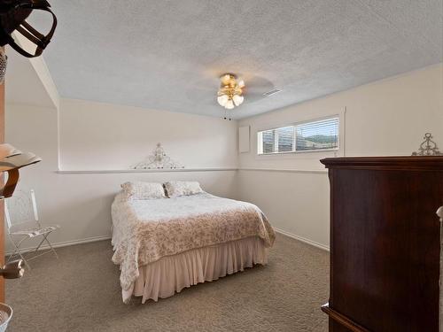 1747 Old Ferry Road, Kamloops, BC - Indoor Photo Showing Bedroom