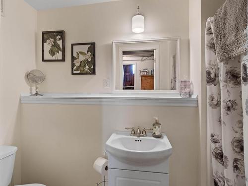 1747 Old Ferry Road, Kamloops, BC - Indoor Photo Showing Bathroom