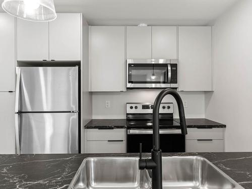 2166 Galore Cres, Kamloops, BC - Indoor Photo Showing Kitchen With Double Sink With Upgraded Kitchen