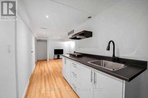 40 Radwinter Drive, Toronto (Thistletown-Beaumonde Heights), ON - Indoor Photo Showing Kitchen