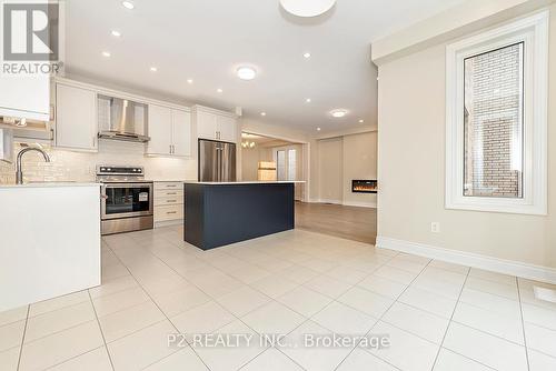 101 Bearberry Road, Springwater (Midhurst), ON - Indoor Photo Showing Kitchen With Upgraded Kitchen