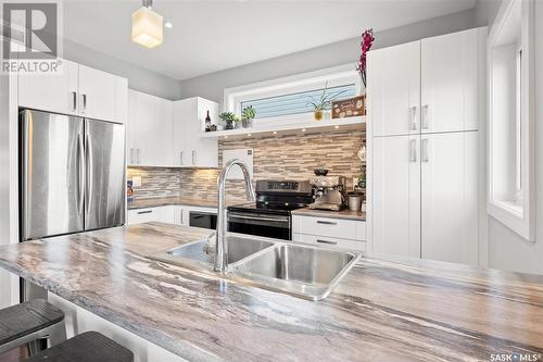 418 Kloppenburg Street, Saskatoon, SK - Indoor Photo Showing Kitchen With Double Sink With Upgraded Kitchen