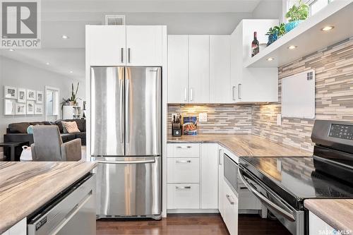 418 Kloppenburg Street, Saskatoon, SK - Indoor Photo Showing Kitchen With Upgraded Kitchen