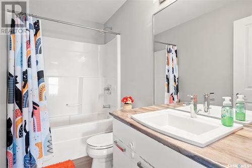 418 Kloppenburg Street, Saskatoon, SK - Indoor Photo Showing Bathroom