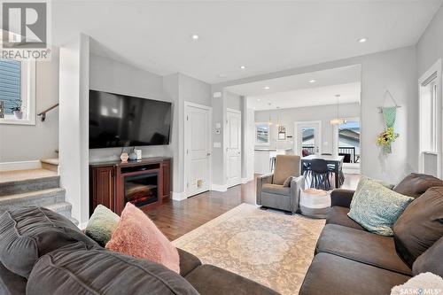 418 Kloppenburg Street, Saskatoon, SK - Indoor Photo Showing Living Room