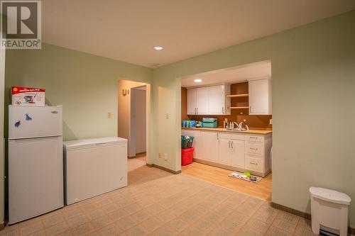 350 Birch Place, 100 Mile House, BC - Indoor Photo Showing Laundry Room