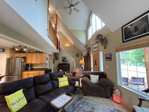 215 Forest Crowne Close, Kimberley, BC - Indoor Photo Showing Living Room