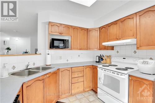 928 Goose River Avenue, Ottawa, ON - Indoor Photo Showing Kitchen With Double Sink