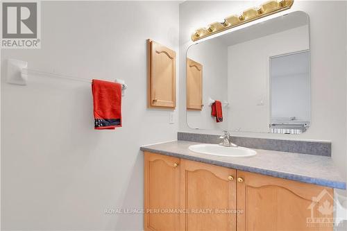 928 Goose River Avenue, Ottawa, ON - Indoor Photo Showing Bathroom