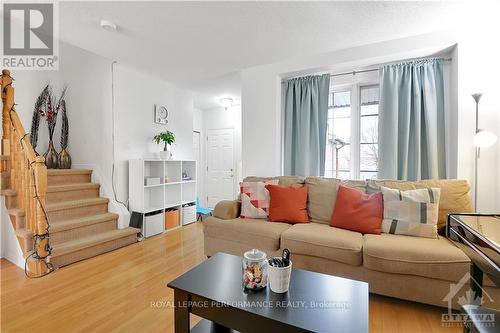 928 Goose River Avenue, Ottawa, ON - Indoor Photo Showing Living Room