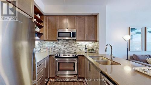 1807 - 55 Oneida Crescent, Richmond Hill, ON - Indoor Photo Showing Kitchen With Stainless Steel Kitchen With Double Sink With Upgraded Kitchen