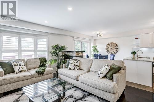 47 Rush Road, Aurora (Bayview Wellington), ON - Indoor Photo Showing Living Room