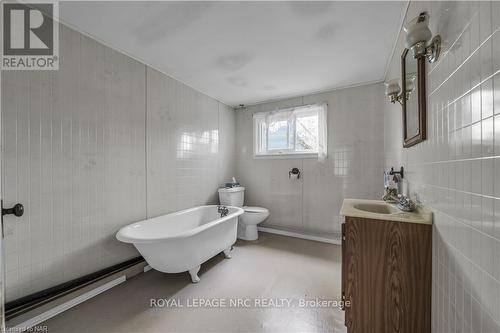 2148 3Rd Con Road, Port Colborne, ON - Indoor Photo Showing Bathroom