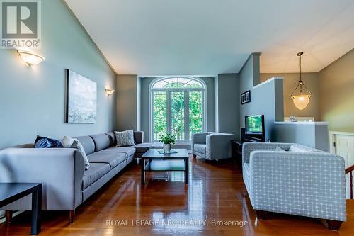 64 Sandra Drive, Pelham, ON - Indoor Photo Showing Living Room