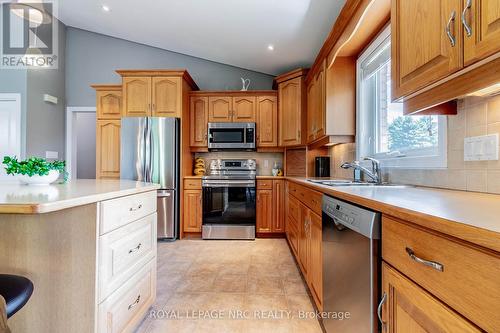 64 Sandra Drive, Pelham, ON - Indoor Photo Showing Kitchen