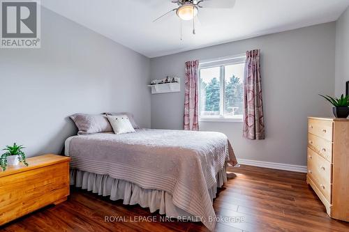 64 Sandra Drive, Pelham, ON - Indoor Photo Showing Bedroom