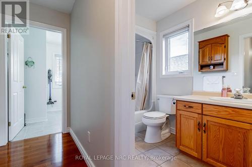 64 Sandra Drive, Pelham, ON - Indoor Photo Showing Bathroom