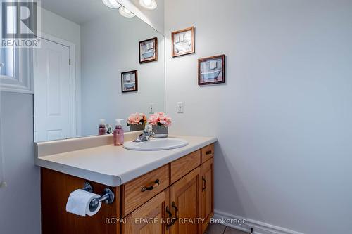 64 Sandra Drive, Pelham, ON - Indoor Photo Showing Bathroom