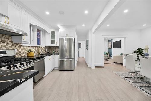 222 Province Street S, Hamilton, ON - Indoor Photo Showing Kitchen With Upgraded Kitchen