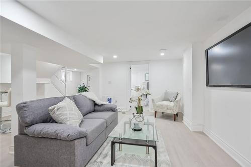 222 Province Street S, Hamilton, ON - Indoor Photo Showing Living Room