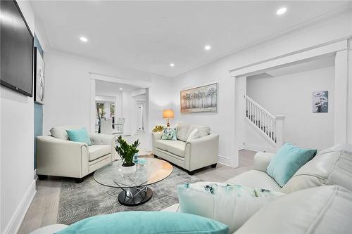 222 Province Street S, Hamilton, ON - Indoor Photo Showing Living Room