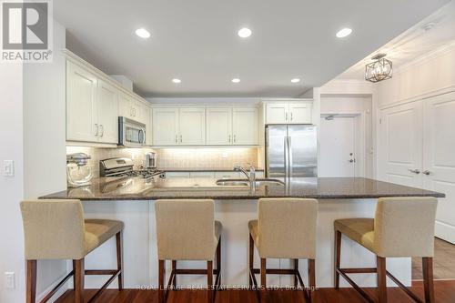 1005 - 360 Pearl Street, Burlington (Brant), ON - Indoor Photo Showing Kitchen With Double Sink